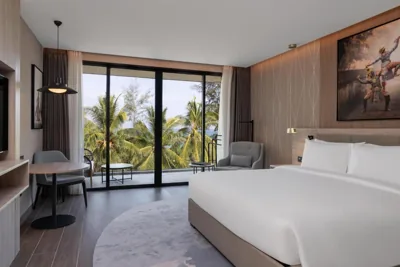 Premium Zimmer mit Balkon – direkt am Meer — Radisson Blu Resort, Phuket Mai Khao Beach