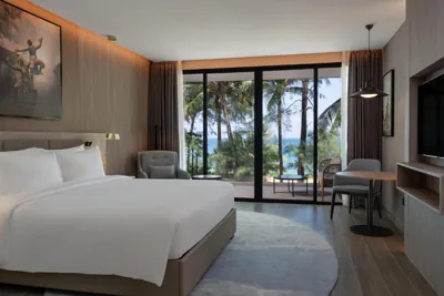 Superior Zimmer mit Balkon – direkt am Meer — Radisson Blu Resort, Phuket Mai Khao Beach